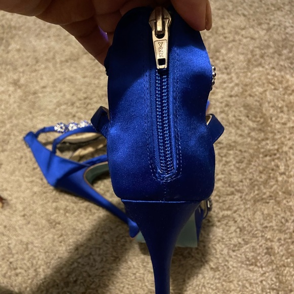 Beautiful pre-loved Betsy Johnson Heels 👠 - Picture 3 of 6